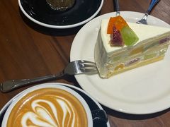 Flat&nbsp;white-black rainbow coffee