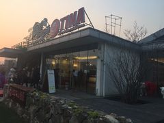 -田园东方蜜桃村的田野营地