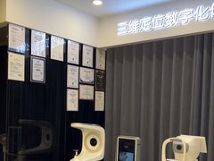 -三目眼镜·蔡司视觉合作店(青浦宝龙店)