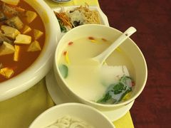 过桥米线-蝴蝶泉宾馆-中餐厅