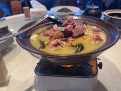 -帅巴人舅母子腊蹄民俗村