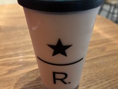 -星巴克臻选(上海合生汇1F店)