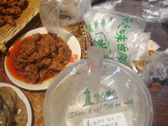 -爆炸头阿姨小四川正宗川味小吃(无任何分店)