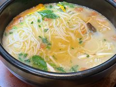 -银米·云南传统过桥米线(双廊黑金冠店)
