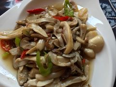 松茸炒肉-乡绅本色白家厨坊