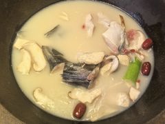 -咕嘟草帽鱼·牛奶一样的鲜鱼汤(天鹅湖万达广场店)