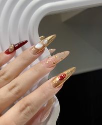 -花岐款式专研健康美甲沙龙