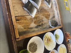 -围炉肉舍•炭烤活鳗•丹东海鲜烤肉(步行街店)