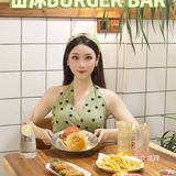 深夜肚子饿！？闺蜜带我吃汉堡 发现这家好吃的汉堡吧