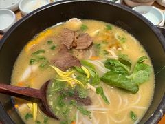 -银米·云南传统过桥米线(双廊黑金冠店)