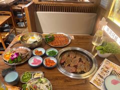 -明洞阿姨·韩式酱蟹烤肉·创意料理(三元桥店)