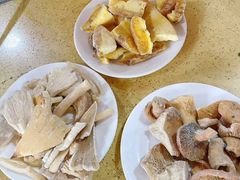 -东巴谷野生菌火锅餐厅