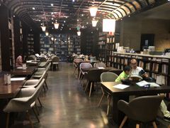 -钟书阁(松江泰晤士小镇店)