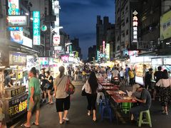 -六合夜市