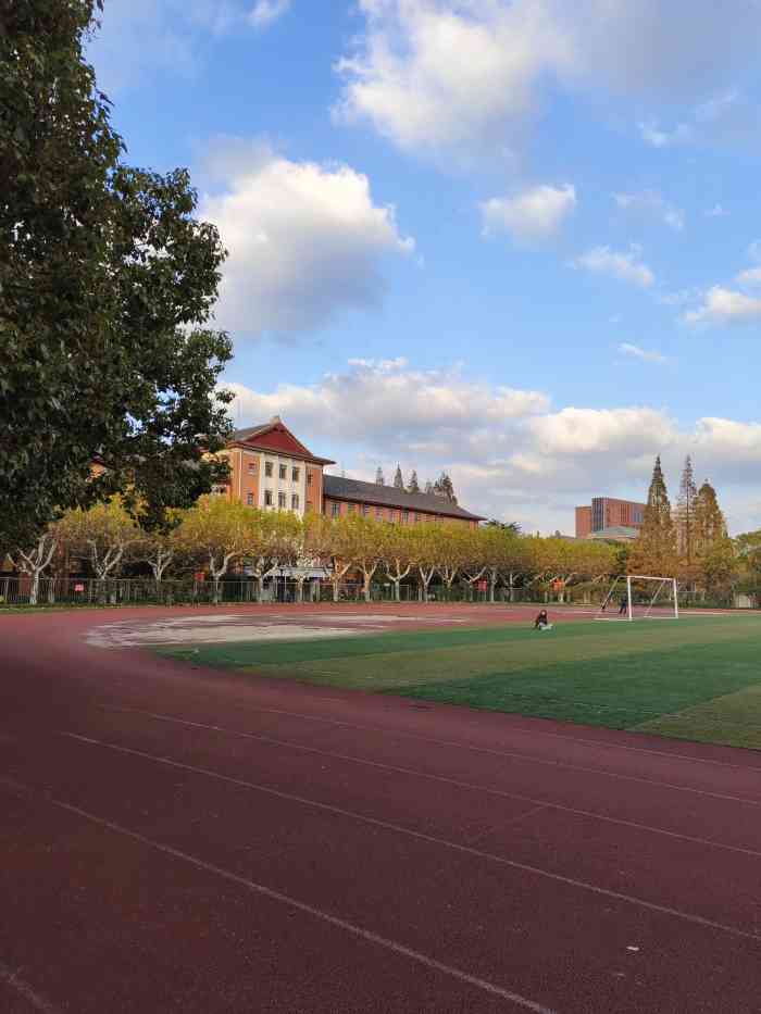 上海师范大学(徐汇校区)-"周末,带孩子参加才艺表演,一大清早就到达.