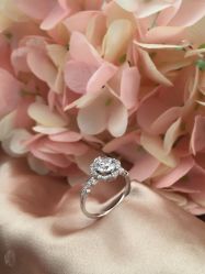 -威德钻石-克拉钻大本营(南京东路店)