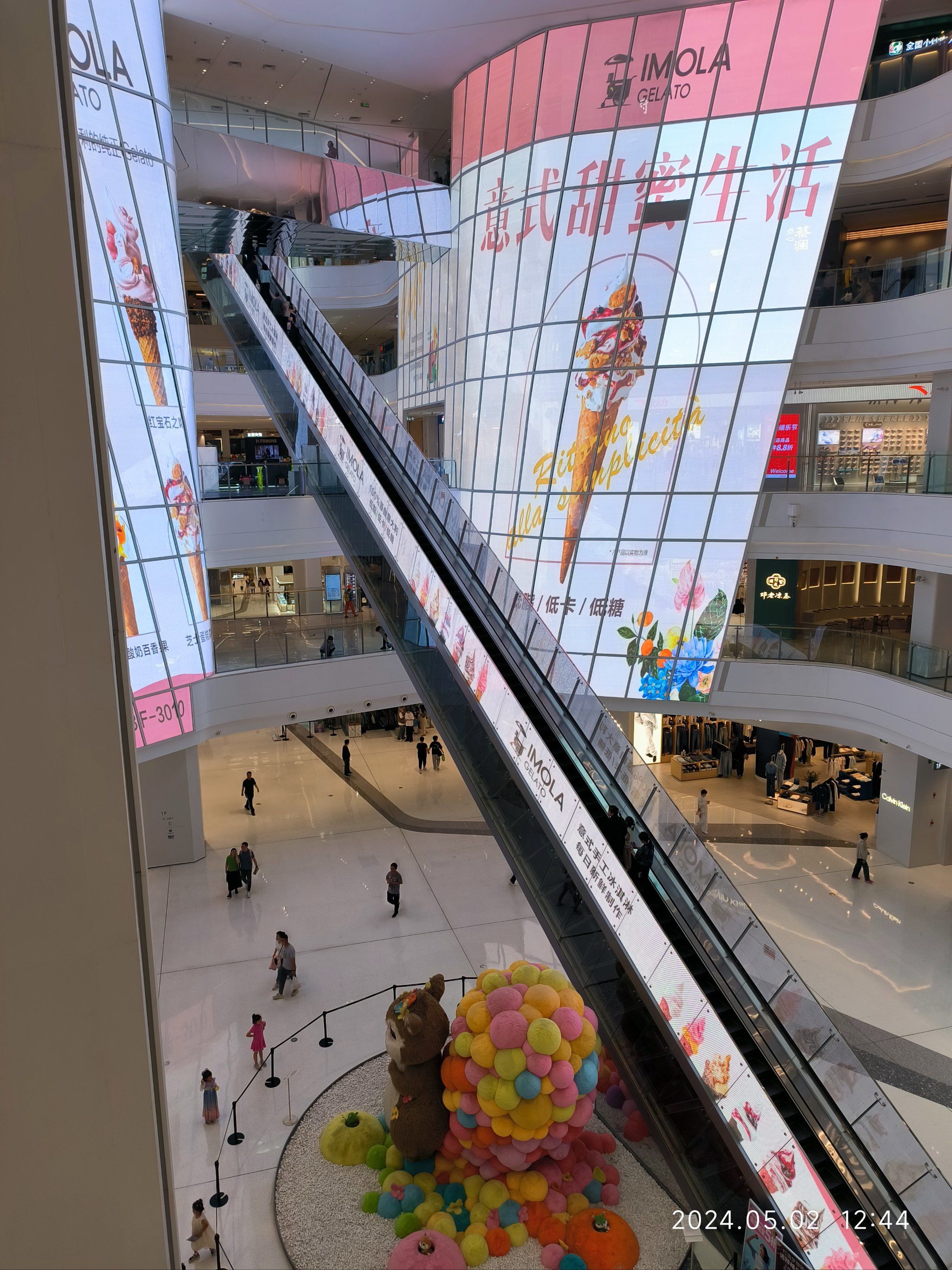 拍着拍着就长大了 
#五棵松 
#万达广场 
五一节假日带着孩子