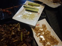 -何师烧烤·香辣蟹·川菜·30年老品牌(太古里旗舰店)