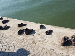 -多瑙河畔鞋履雕塑