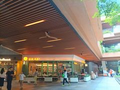 -瑞虹新天地月亮湾