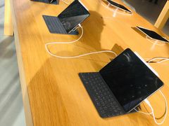 -Apple零售店(华贸购物中心店)