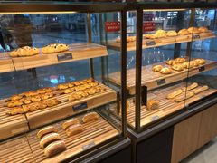 面包甜点陈列柜-面包新语(融创茂店)