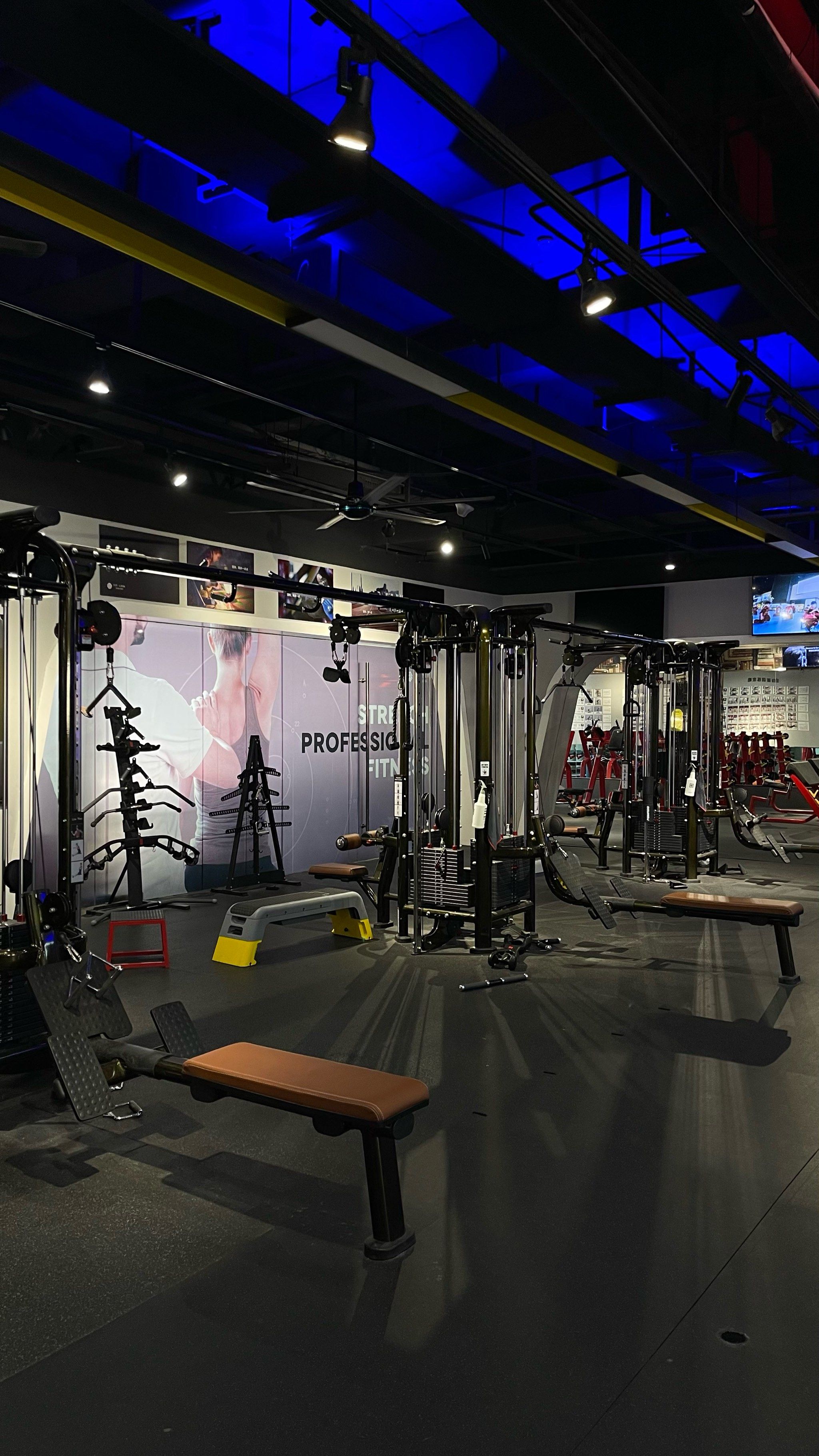 凌晨也能健身的健身馆 太卷啦