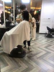 -丁和李朴美发沙龙