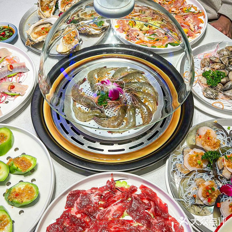 广东人吃海鲜追求一个“鲜”字蒸汽火锅吃过的人都懂