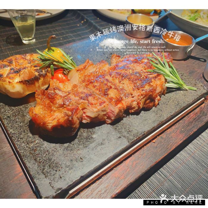 九月里.自由花园餐厅果木碳烤澳洲安格斯西冷牛排图片