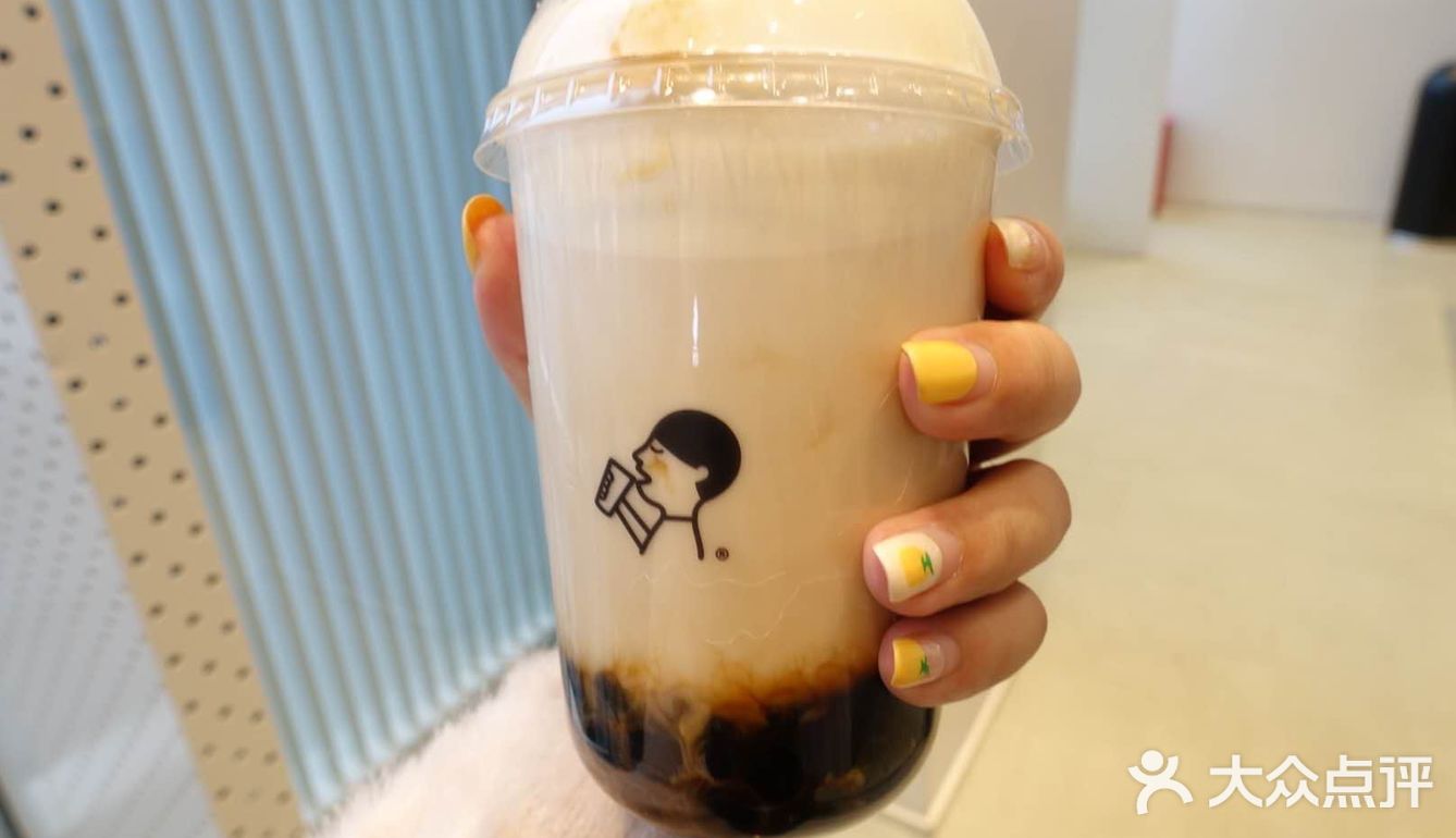 经过一桌人的比对反正就是喜茶完胜了一芳奶茶
