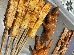 -何妹湿辣牛肉·粤式烧烤砂煲(桂雅路店)