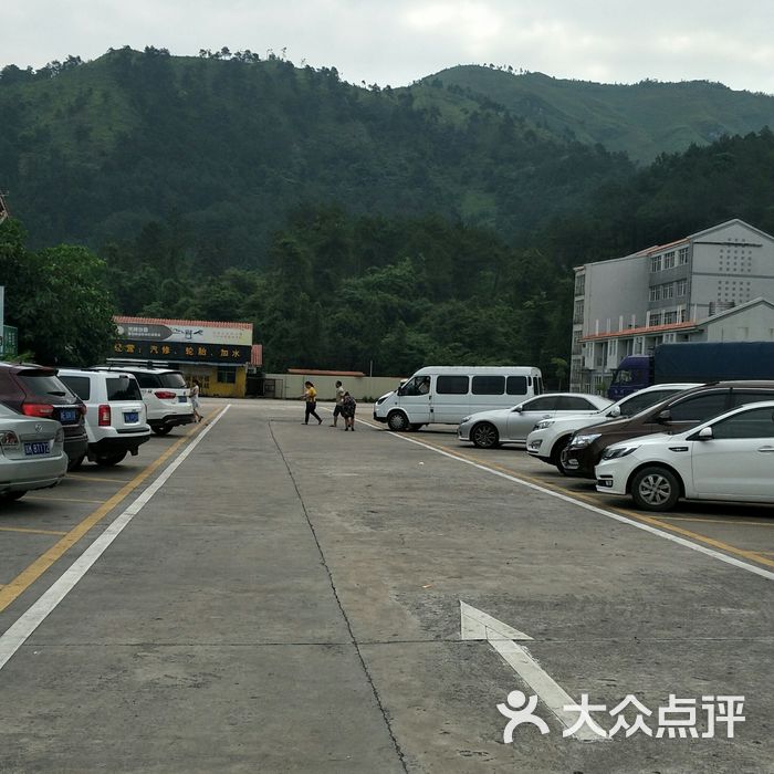 (阳山南服务区)加油站