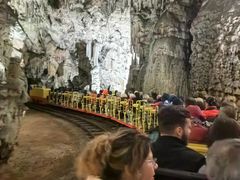 -波斯托伊纳溶洞