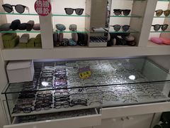 -罗创丹阳眼镜(童卫路店)