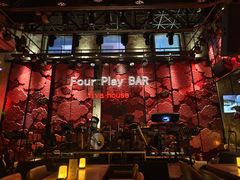 -FOUR PLAY BAR