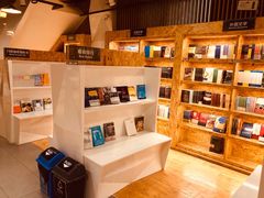 -新华里咖啡书吧(新华书店小寨店)