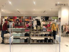 -优衣库(余姚万达广场店)