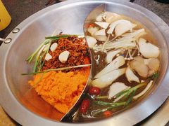 -沸炉重庆老火锅(军事博物馆店)