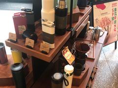 零售区-星巴克臻选(上海虹桥新天地三店)