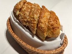 招牌黄油蒜香面包-Oyster Talks 四度蚝法餐厅