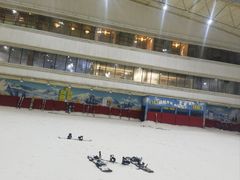 -乔波室内滑雪场