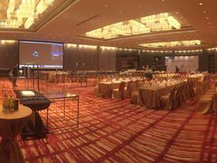 -上海滴水湖皇冠假日酒店