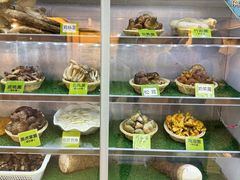 -菌海森林·非遗野生菌火锅(西山区滇池路摩根道店)
