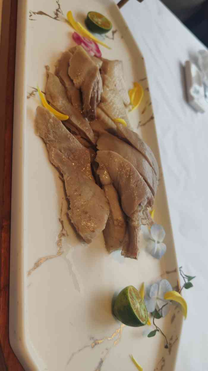 江南庭院餐厅(亮马桥店)-"周末习惯性各种探店打卡这家店坐落于霄云.