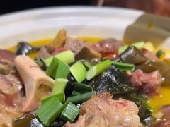 -帅巴人舅母子腊蹄民俗村
