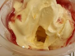 草莓圣代-德克士(新华店)