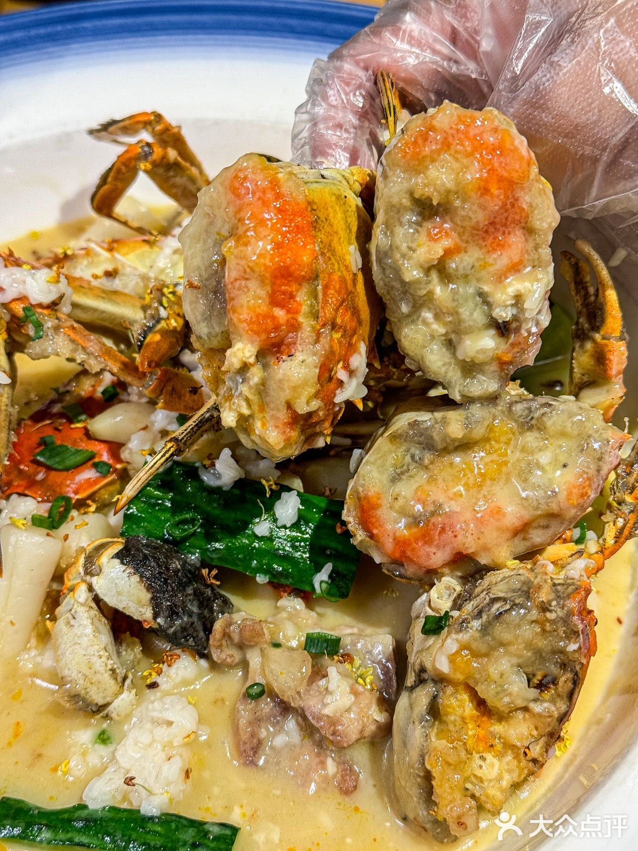 席地而坐啃大闸蟹！在这里吃饭就是舒坦