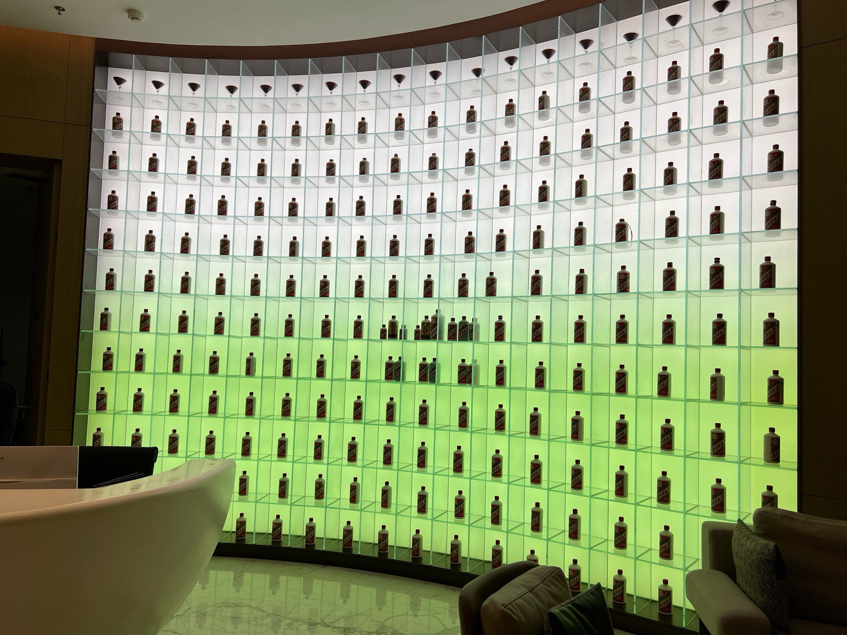 浮夸的茅台背景墙