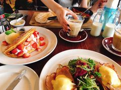-ROAST coffee & eatery